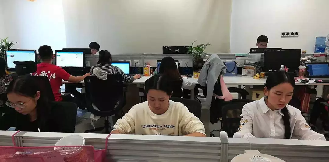 益阳职院经管系2017级280多名学生全部完成第一阶段双11售前客服岗位