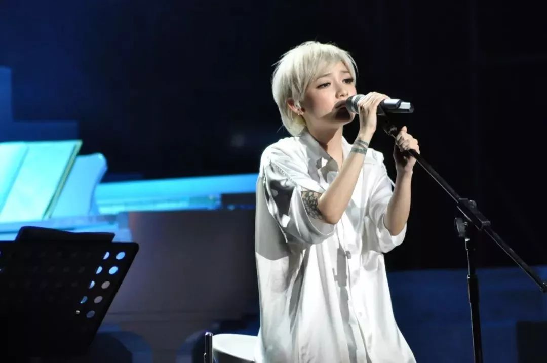 比起连生三胎嫁不进豪门的吴佩慈,一无所有的她才是人生赢家!