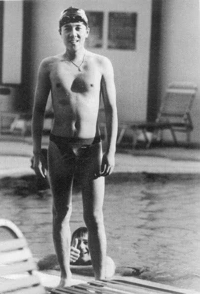 葛优姜文冯巩冯小刚等罕有珍贵旧照曝光，摄影师是这位相声大师