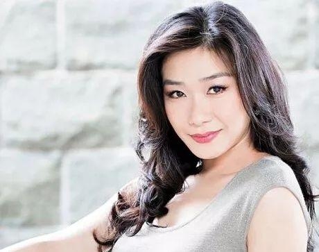 女星为养子放弃嫁豪门，但儿子手术后却认不出她？