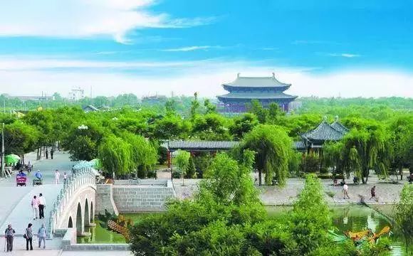 兴城市归属于葫芦岛市管辖,于葫芦岛市西南部,在辽东湾西岸,居辽西
