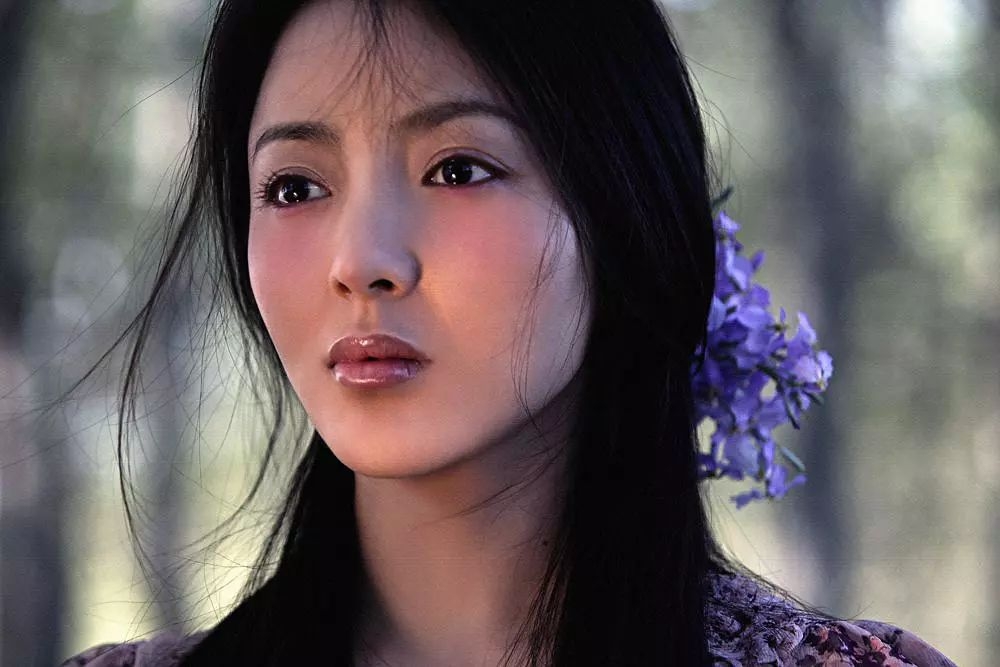 在新加坡隐婚？整成李小璐？下巴能戳胸，她没法儿翻身了