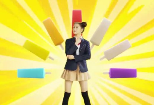 关晓彤这造型是从合影中抠出来再p上去的吗？
