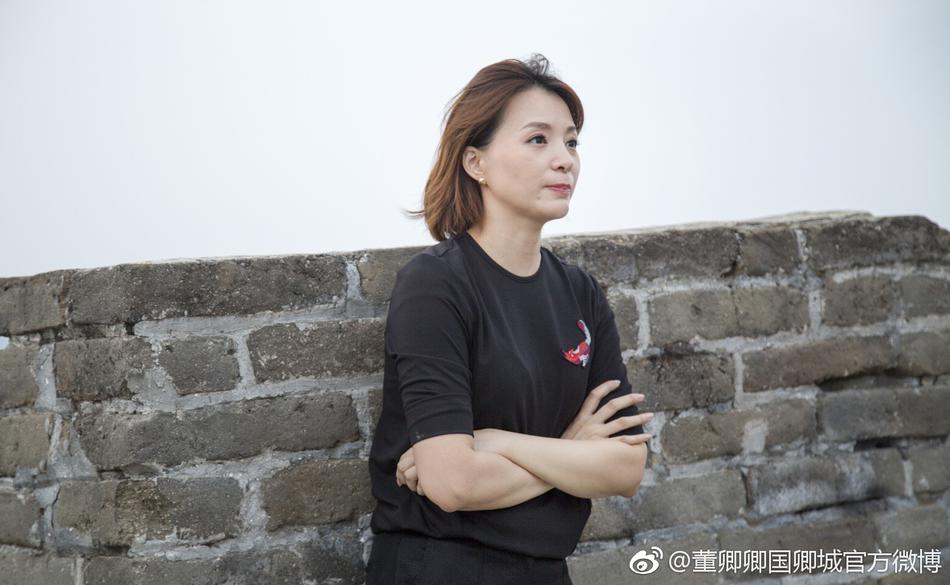 45岁董卿近照曝光，端庄温婉气质不输周涛，网友：和程前有夫妻相