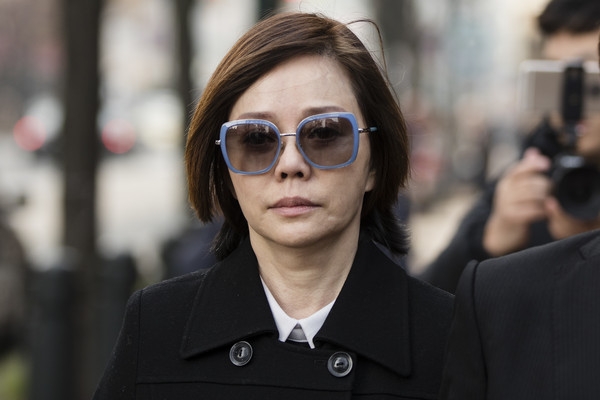 孙安佐公开道歉，狄莺流下后悔的眼泪，法官训话：别再当宝妈