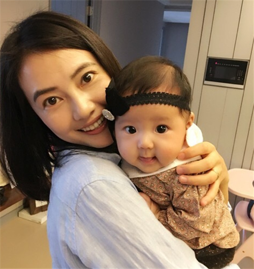 高圆圆一条裙子穿了三年，网友：出了名的节约
