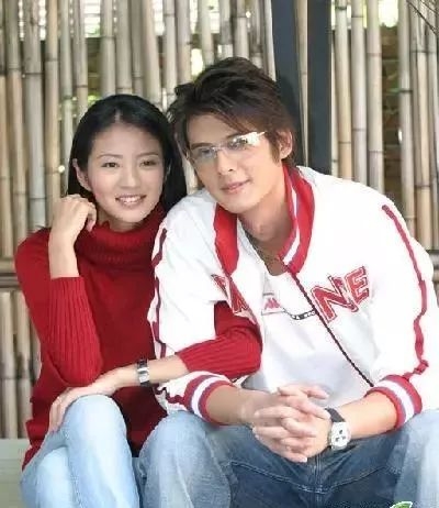 还不公布是要准备隐婚？偷拍甜蜜婚纱照才被发现