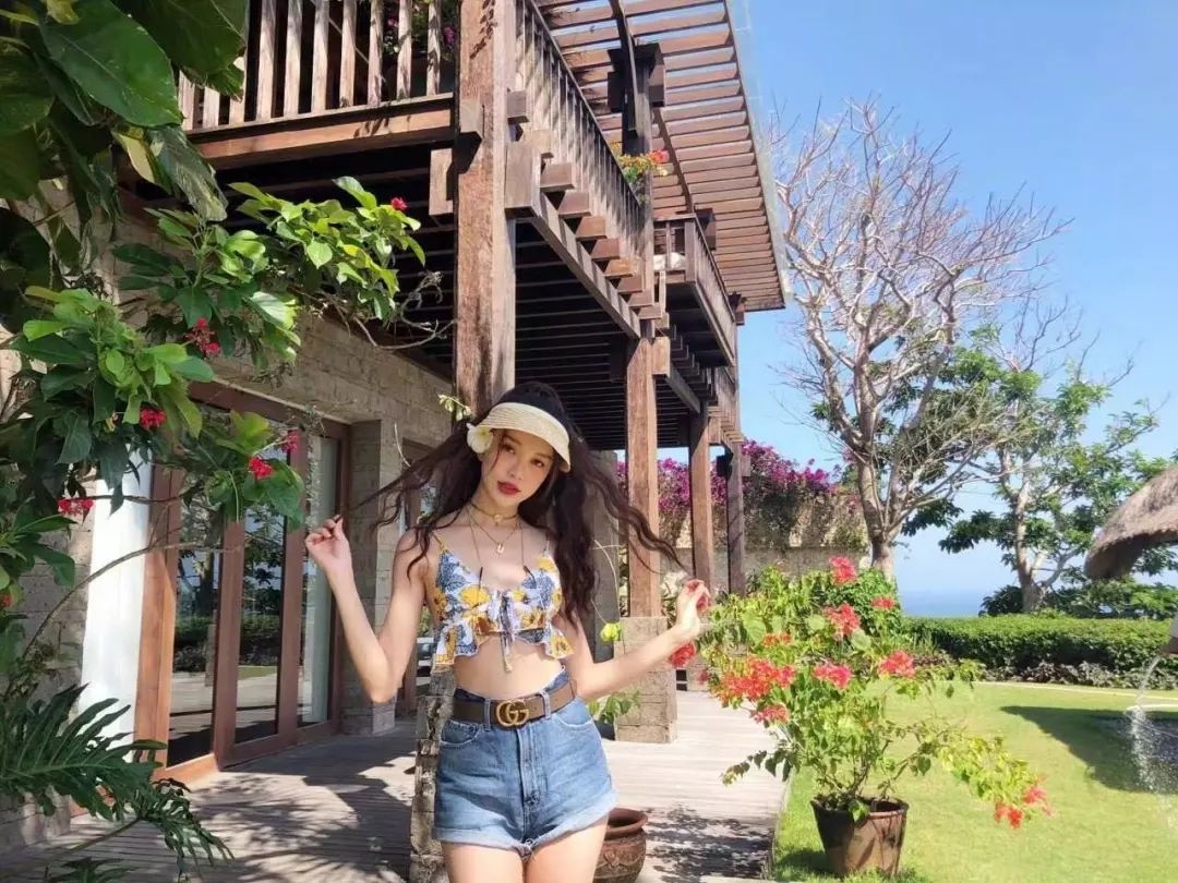 还不公布是要准备隐婚？偷拍甜蜜婚纱照才被发现