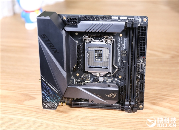 全副盔甲 华硕ROG STRIX Z390-I Gaming主板开箱图赏