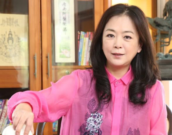 被前任当众家暴、为现任跳楼，最美如萍的感情也太坎坷了