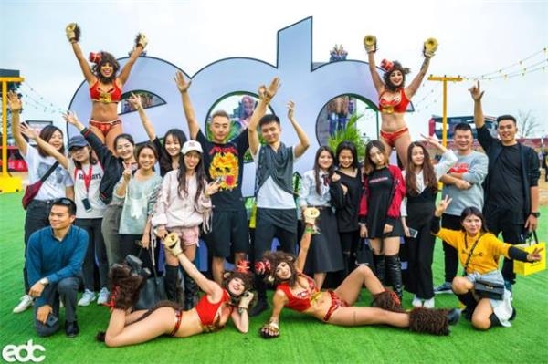 奇迹舞台、绚烂焰火、顶级艺人，EDC雏菊音乐嘉年华绽放珠三角