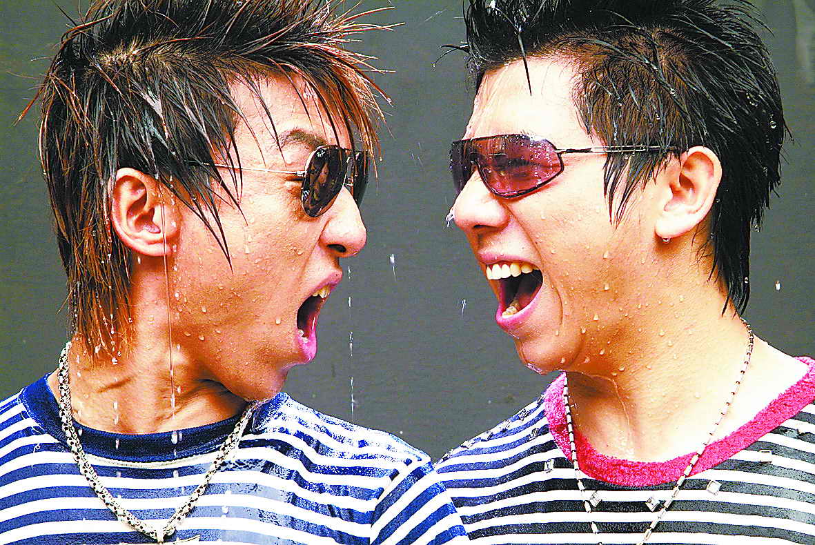 而今年12月25日,羽泉还准备在北京工人体育馆举行演唱会的.