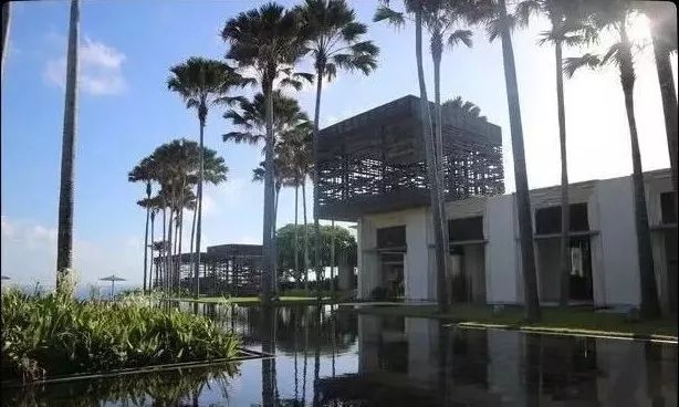 生完2个孩子才办婚礼，嫁小9岁老公，她逆袭了