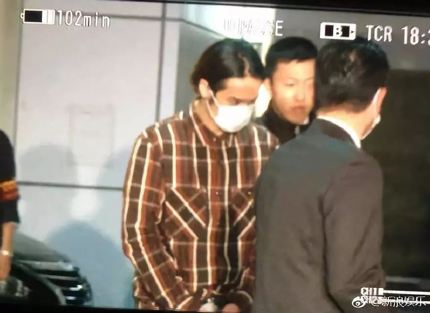 蒋劲夫在日本自首被捕！女友被锤子打掉两颗牙齿还被踢流产家里全是血…