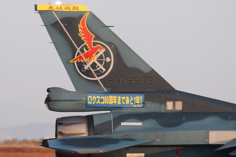 日本F-2机身为何出现4个汉字，当地民众看后怒不可遏！