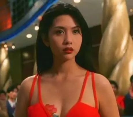 垮了！胸下垂，胖成大妈，让大导演迷恋的神颜全没了