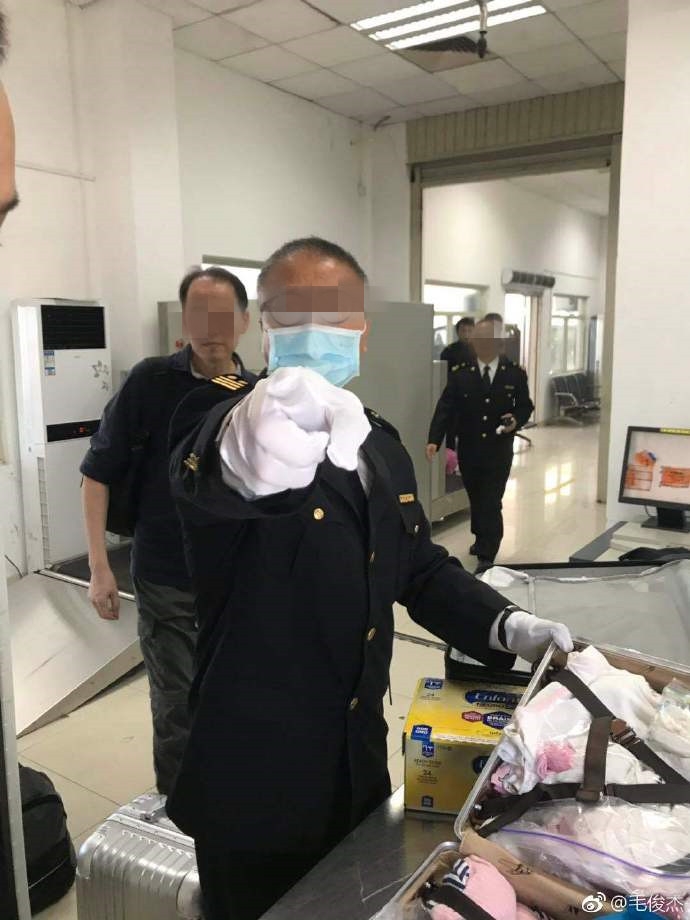 女星毛俊杰发文控诉被海关刁难，海关调取监控力证其撒谎！