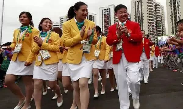 别再买阿迪耐克了，这12双国潮运动鞋已经完爆巴黎世家了！