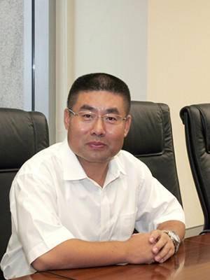 千家公司投资房地产，有人13天身家暴涨250亿，有的股价跌至2元
