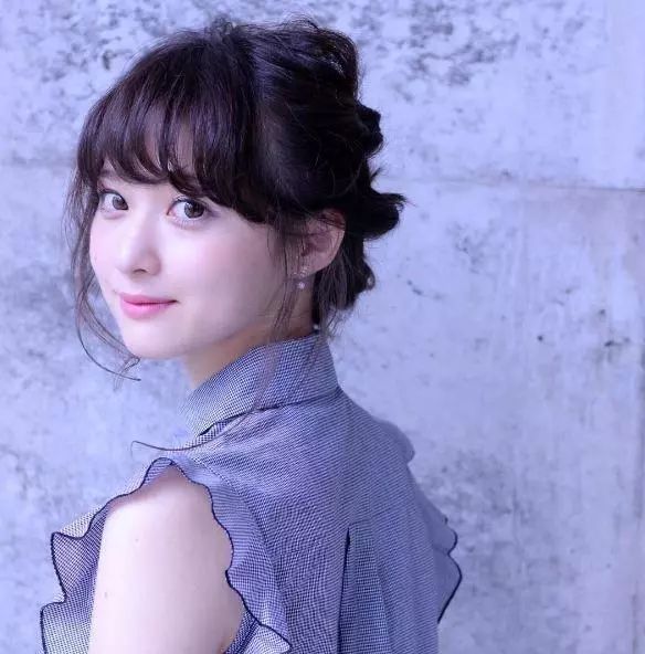 肿胀脸、寿星头少女cos杨超越造型后被骂惨了