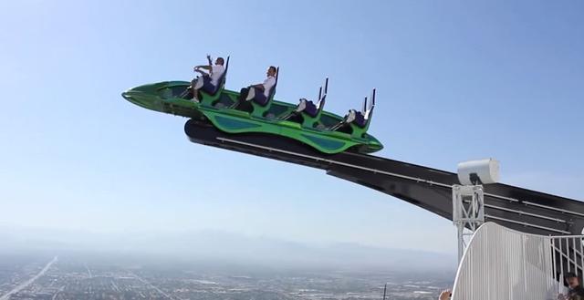 全球最惊险的三个游乐场,第一个来自台湾过山车,轨道从顶端断开