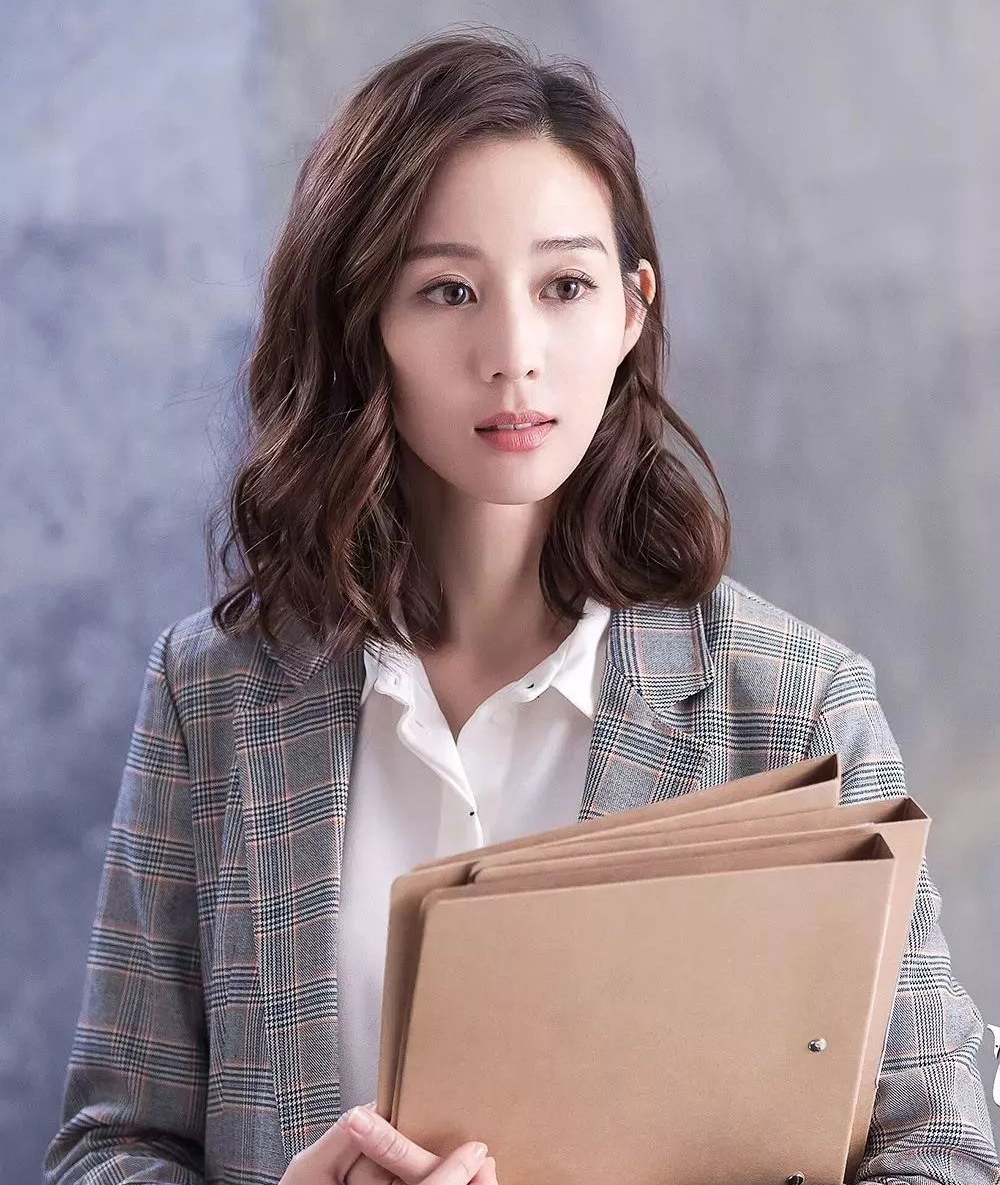 值得26岁的肩宽女生,有哪些女生适合v肩宽?服装品牌个子矮图片