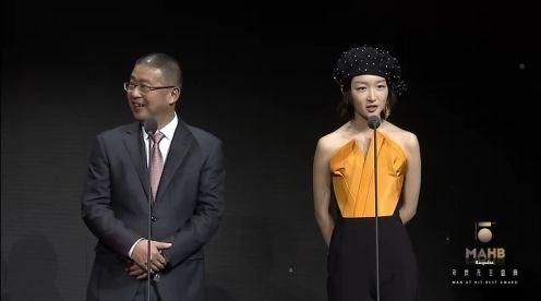 时尚先生盛典明星直播图来了！赵薇黑眼圈吓人，杨幂满脸倦容！