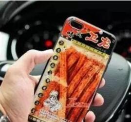 贾乃亮手机壳上的几个字让人心酸，原来明星的手机壳都这么有故事