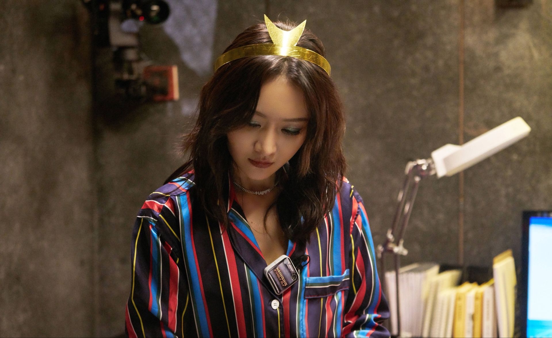 看王鸥侦探多专业,认真的样子最迷人,会穿的女人最招人喜