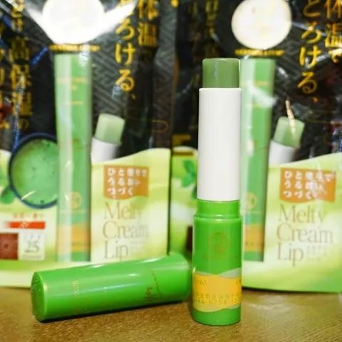宋祖儿真的好抠门哦，一桌子化妆品加起来不到300块，但都贼好用