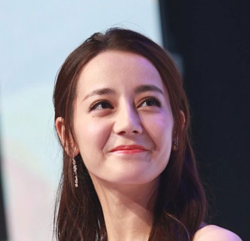 好气哦！那么美的热巴，却被脸上这块肉肉毁了颜值！