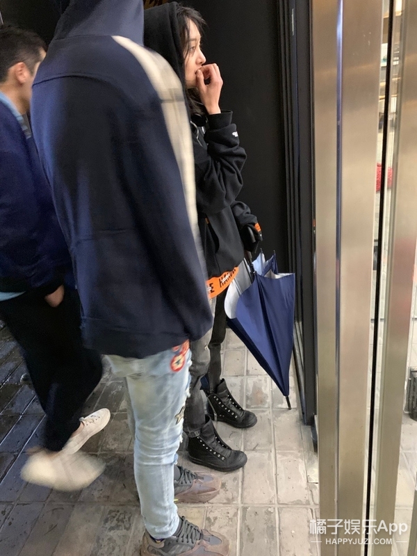 晚报|胡兵力挺胡歌疑似讽刺其他明星 张艺兴回应“被绑架”