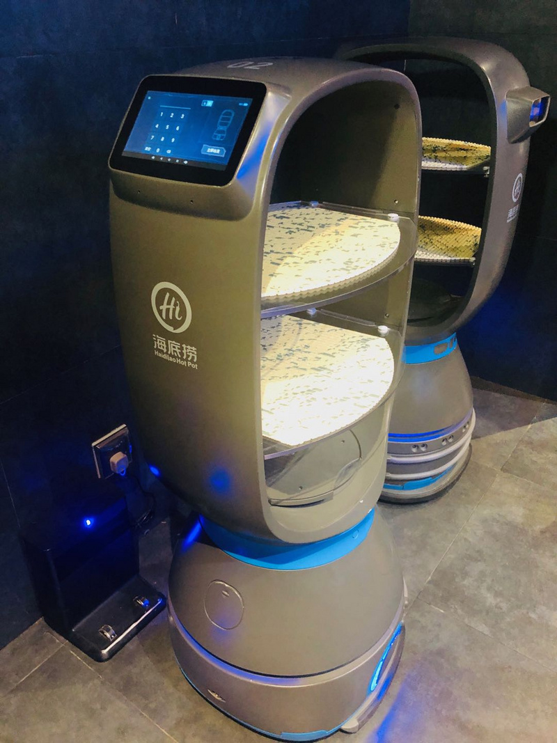 我在海底捞的机器人堆里吃了顿饭，造价1.5亿的新店有什么不同？ | 你好AI