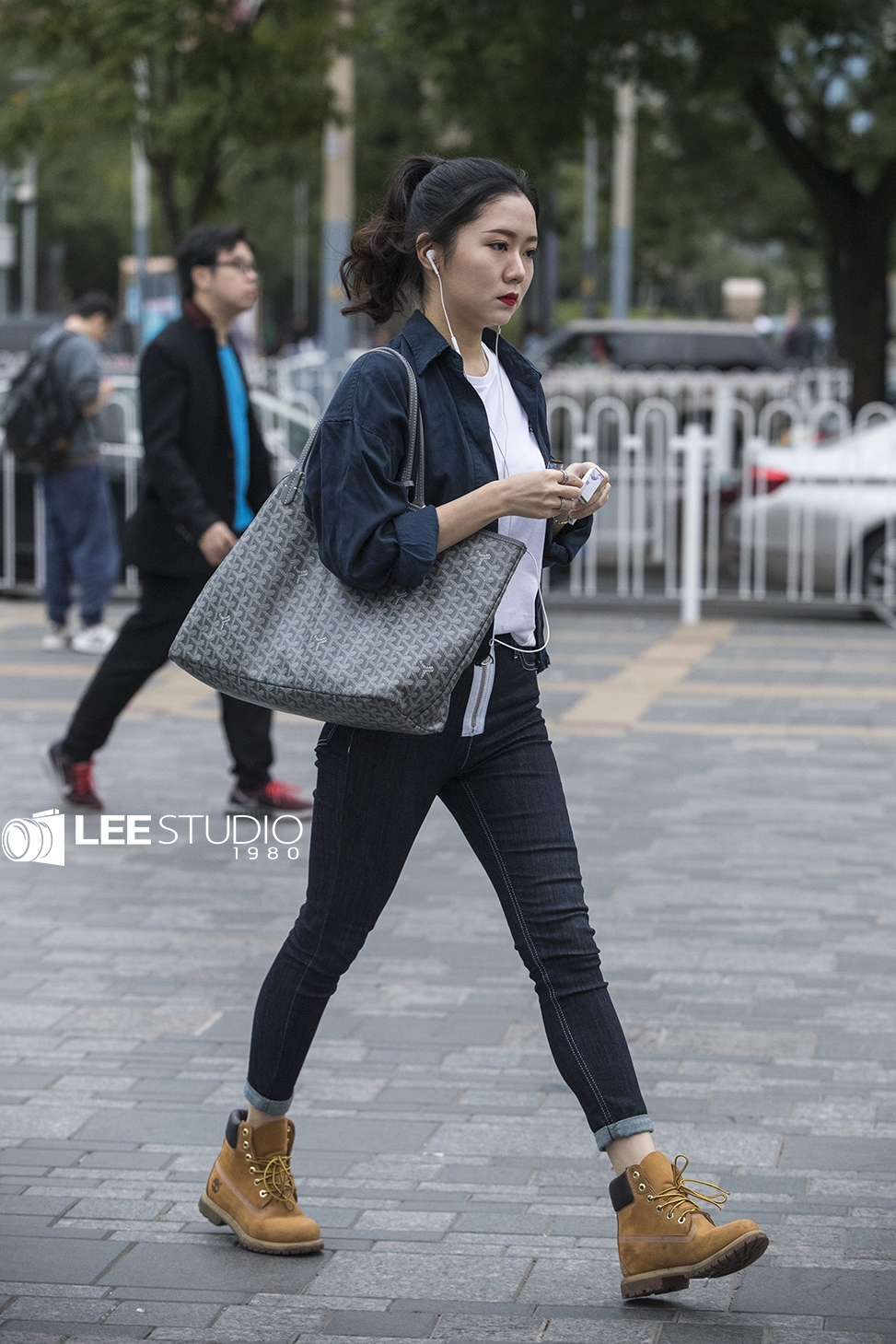 街拍;男女通杀,大黄靴搭配很漂亮,不看可惜!