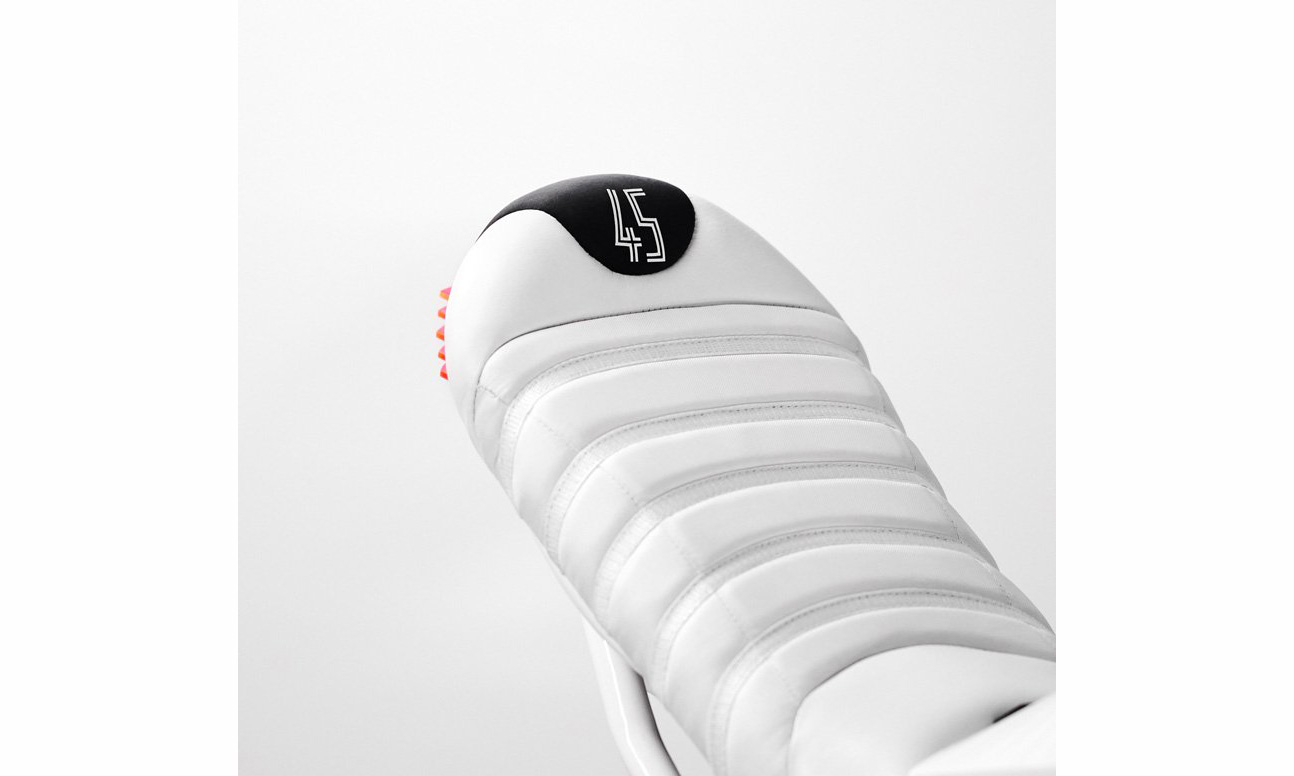 Air Jordan XI “Concord”这次被改造成了摩托车！