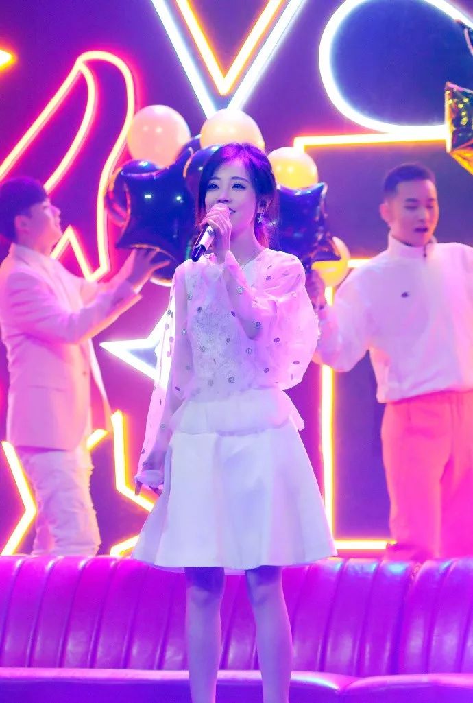 学猫叫红遍南韩，踢掉火箭少女，还扯上了张艺兴！斗鱼一姐真的火了？