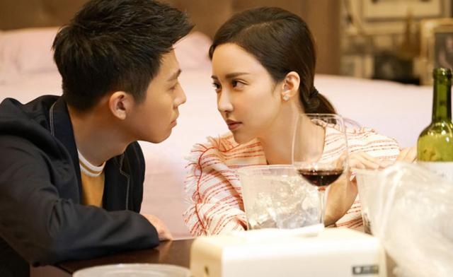 出道就演“万人迷”，25岁患上肿瘤和抑郁症，如今因整容脸走红