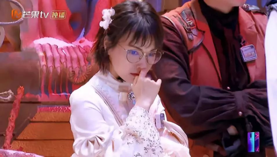 吴昕上演真香警告，首次做客《明侦》表现惊喜获网友大赞！