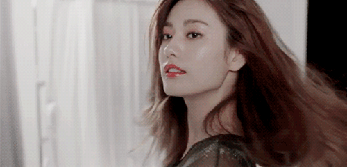 超越刘亦菲连续两年被评为亚洲最美的她，突然肿成这样了？