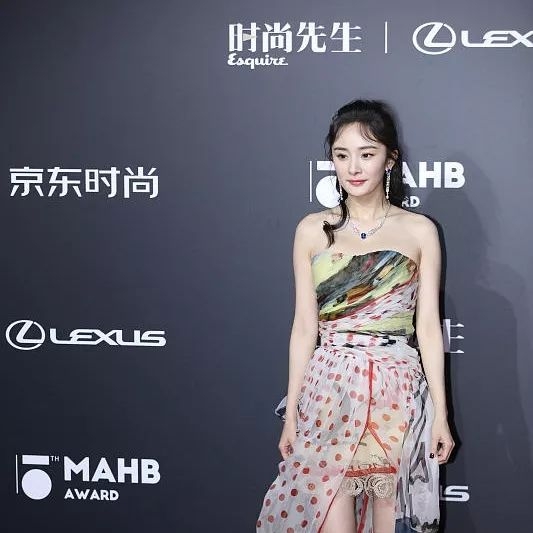 蔡徐坤朱一龙吴亦凡…这个冬天男星“不要脸”了，女星也不露腿了