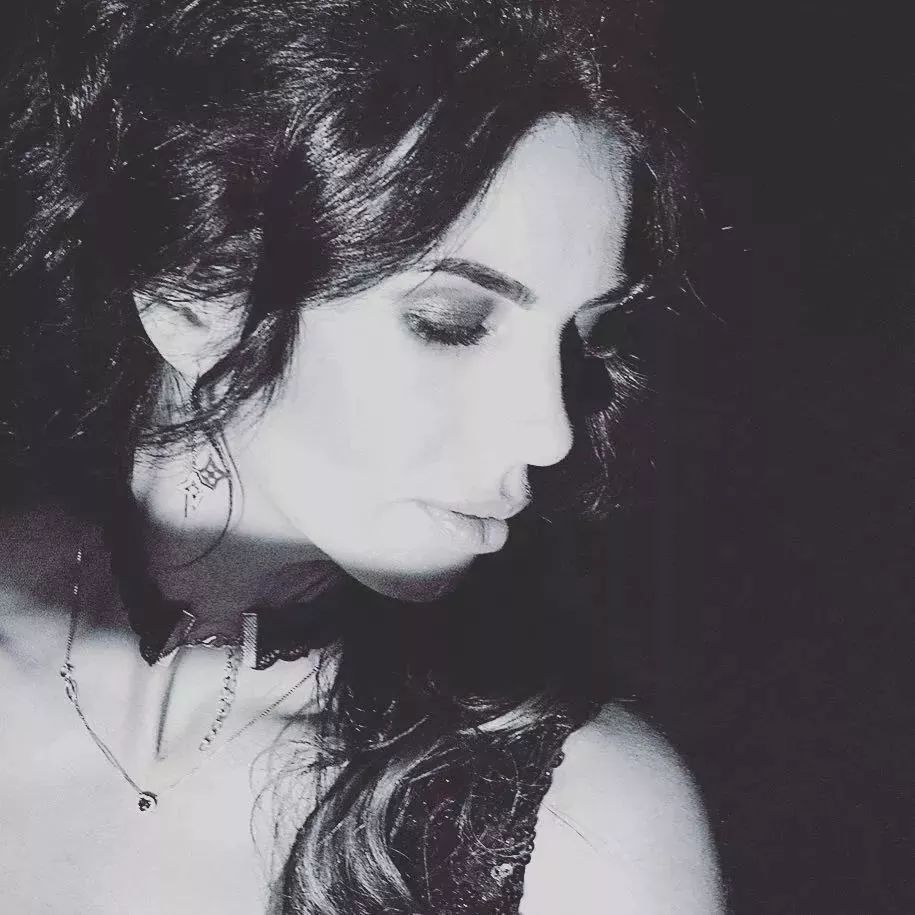 绝美混血颜少女竟因太美遭群攻！然而她从脸到胸到腿都是整出来的…