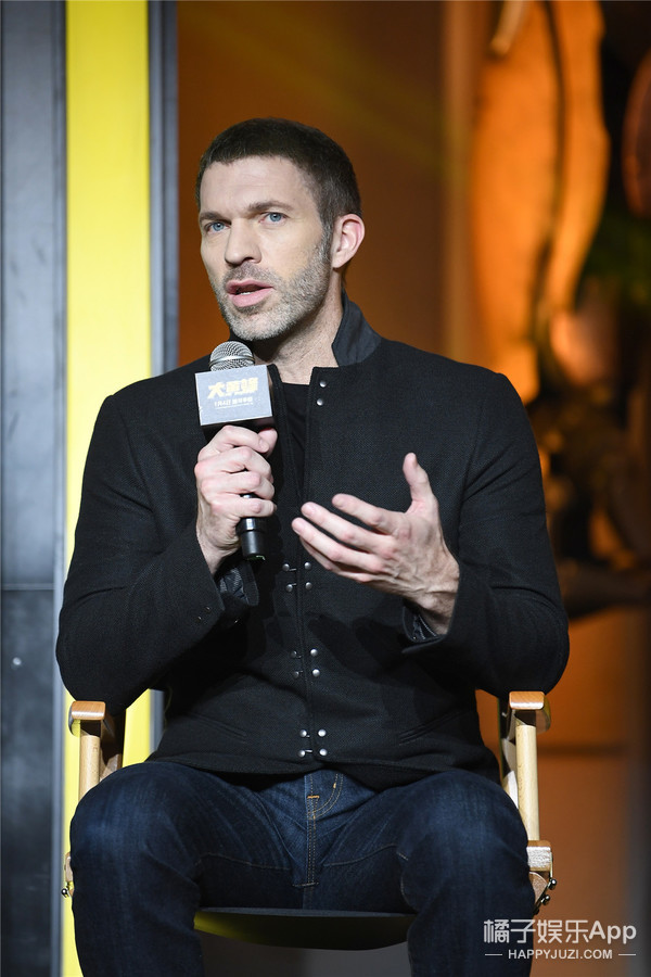 《大黄蜂》举行中国新闻发布会约翰·塞纳全程秀中文嗨翻全场