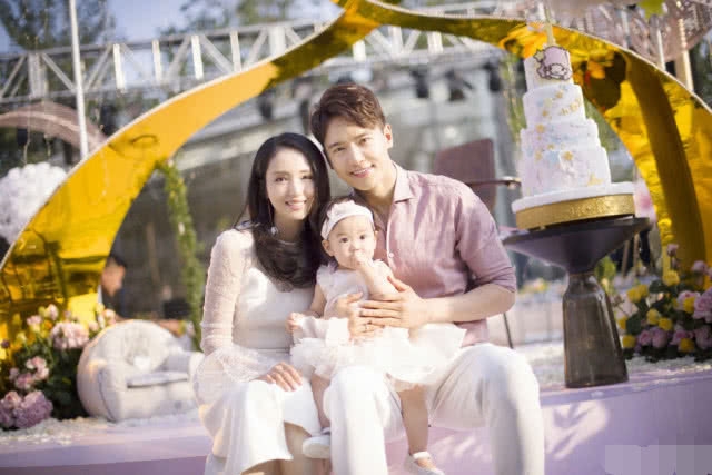 董璇首次回应老公高云翔事件:眼泛泪光的她,却始终没有流下来