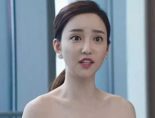 塑料蛇精脸出道了，和赵丽颖飚戏，自爆整容原因：不得已