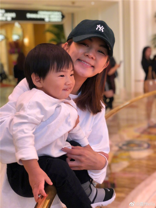 Ella被问是不是怀了二胎，她回答6个字让人脸红