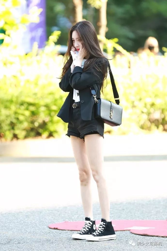 李宣美南韩腿精人设崩了！赢了五亿天价美腿，却输给赵薇？