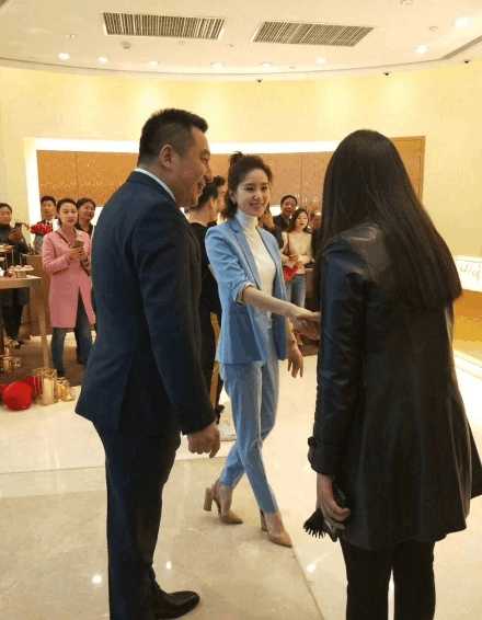 试管婴儿费用多少钱？中国可以做吗？（刘诗诗被传在美国做试管婴儿怀上双胞胎，吴奇隆晒出医院照片）