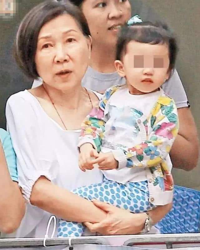 杨幂刘恺威离婚将共同抚养女儿，但小糯米极可能继续跟着爸爸生活