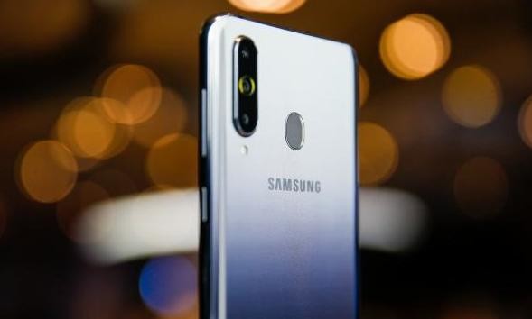 三星究竟有多少黑科技？就连中端机A8s都这么能打