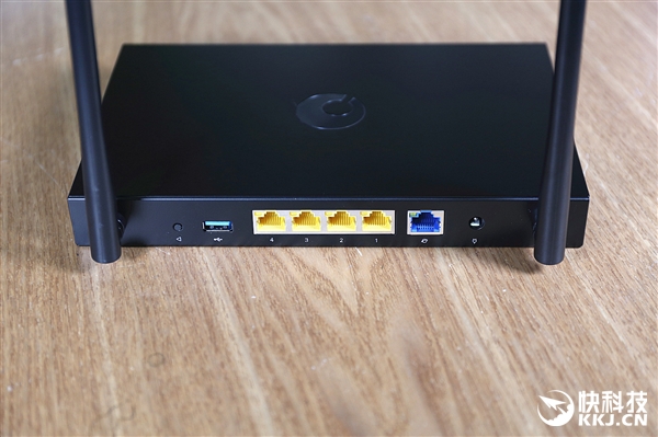 60秒组建VPN：蒲公英路由器X5开箱图赏